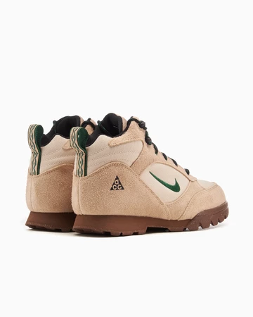 Nike ACG Torre Mid Waterproof Hemp Paar schräg von hinten