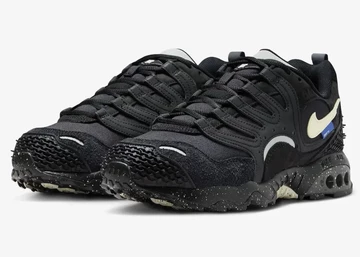 Undefeated Nike Air Terra Humara Black schräg