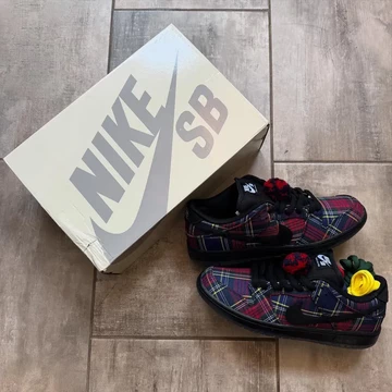 Nardwuar x Nike SB Dunk Low Red Blue