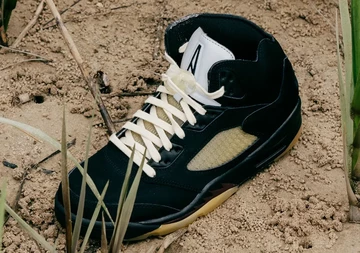 A Ma Maniere Jordan 5 Dusk Lookbook Bild am Strand