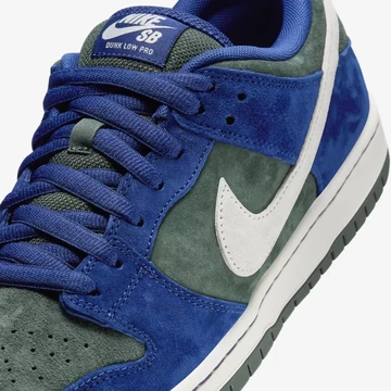Nike SB Dunk Low Royal Blue Vintage Green Suede Detail Zunge