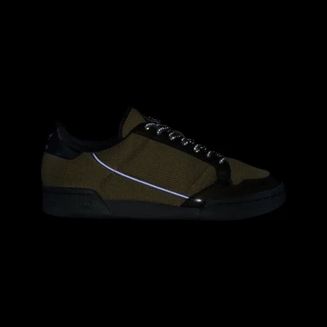 Blondey adidas Continental von außen im dunklen