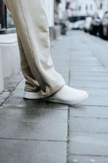 Dylan Clogs Blog Details am Fuß