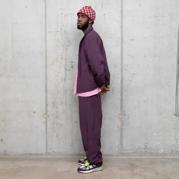 Patta New Balance 991v2 Purple Lookbook Model seitlich