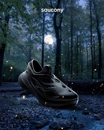 Tombogo Saucony Butterfly Morpho Black Lookbook seitlich von Vorne
