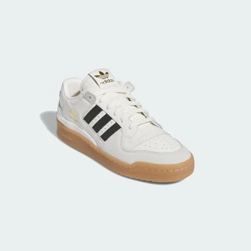 adidas Forum 84 CL White Gum schräg von vorne