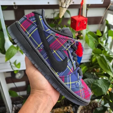 Nardwuar x Nike SB Dunk Low Red Blue