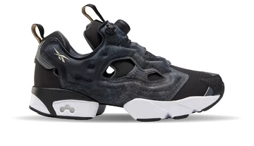 Reebok Instapump Fury in Schwarz von der Seite