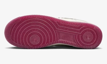 Air Force 1 Low Valentines Day 2024 sohle unten