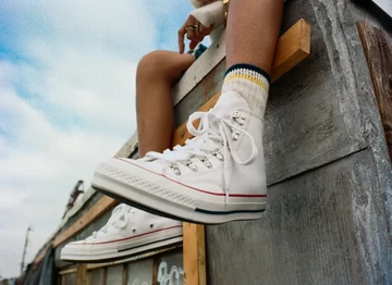 pgLang Converse Chuck 70 Hi Bilder von einem Fotoshooting mit einer PoC auf einem Dach Details