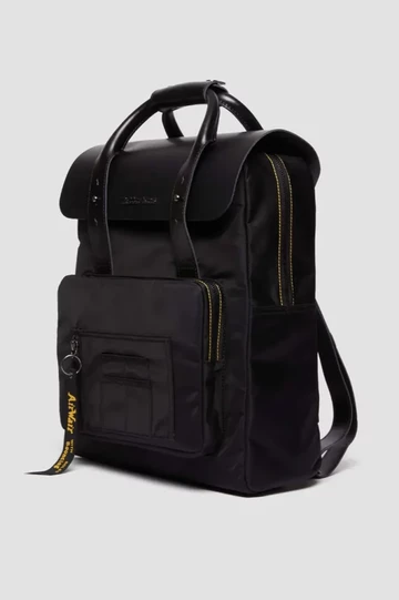 Alpha Industries Dr. Martens Bag seitlich von Vorne