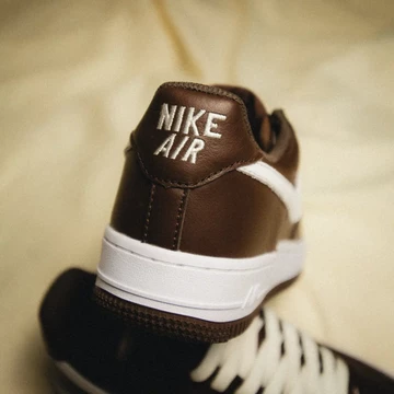 Air Force 1 Low Chocolate Lookbook Detail Logo Ferse