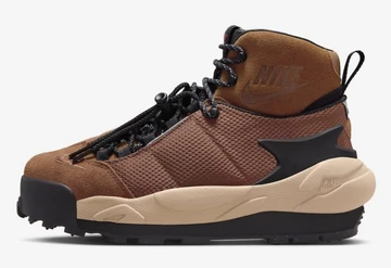 Sacai Nike Magmascape Tan von außen