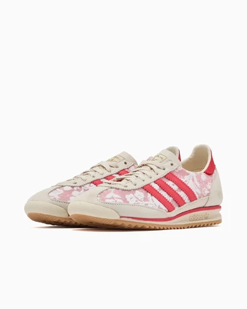 Liberty London x adidas SL 72 Better Scarlet Paar von der Seite