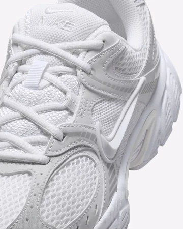 Nike V5 RNR Metallic Silver Upper Details