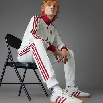 FC Bayern München x adidas Samba Beige Red worn 2