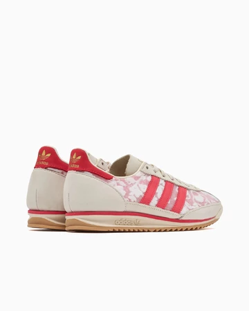Liberty London x adidas SL 72 Better Scarlet Paar von der Seite