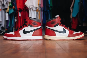 Shape Vergleich von zwei Air Jordan 1 Modellen