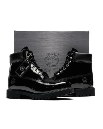Der Veneda Carter Timberland Heritage Boot Black Patent mit der Special Box