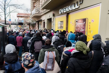 Coppen - Sneakerheads warten vor dem Shop Overkill um einen Schuh zu kaufen oder "Coppen"