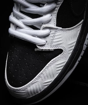 TIGHTBOOTH Nike SB Dunk Low Leak Detail Toebox