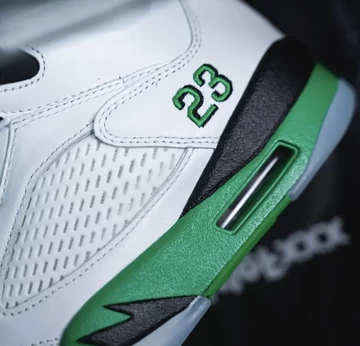 Jordan 5 Lucky Green details ferse