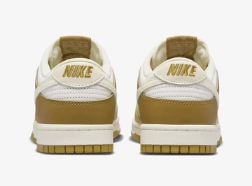 Dunk Low Bronzine Saturn Gold von Hinten