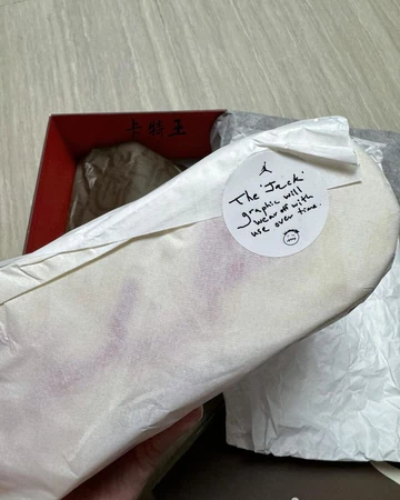 Die Verpackung des Travis Scott Jordan Jumpman Jack TR University Red