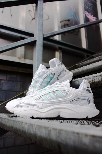 Detailaaufnahmen vom adidas OZMILLEN