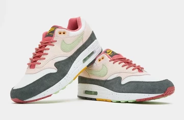 Air Max 1 Multicolor Pastel beide Schuhe trapiert