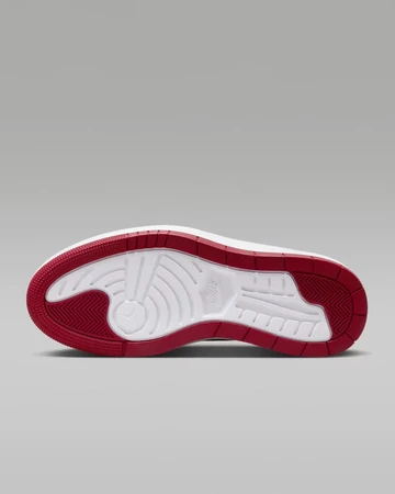 Jordan 1 Low Elevate Fire Red sohle