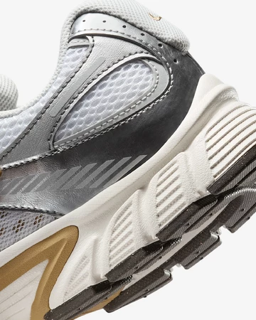 Nike V5 RNR Parachute Beige Detail Ferse