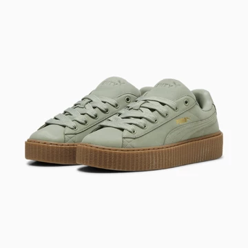 Der grüne Fenty Puma Creeper Phatty aus dem Earth Tone Pack von schräg außen