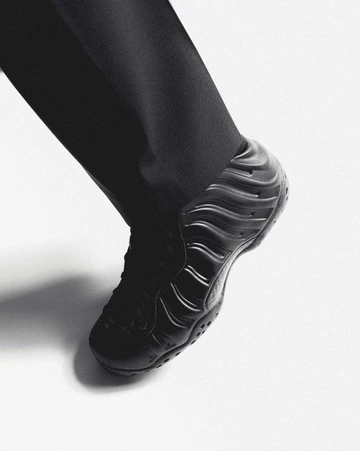 Nike Air Foamposite One Anthracite On Feet von Oben