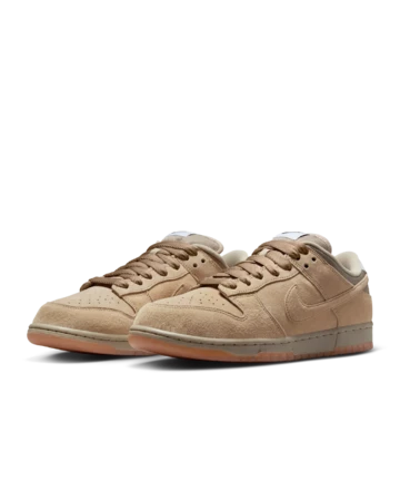 Nike SB Dunk Low Pro B Parachute Beige schräg