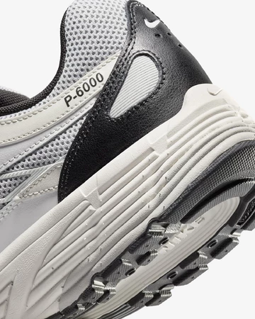 Die Ferse des Nike P-6000 Platinum Tint