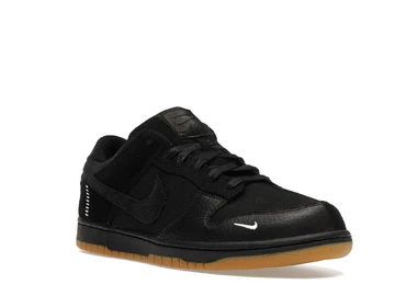 The Basement Nike Dunk Low von außen