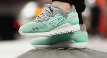 Asics Gel Lyte Türkis am Fuß