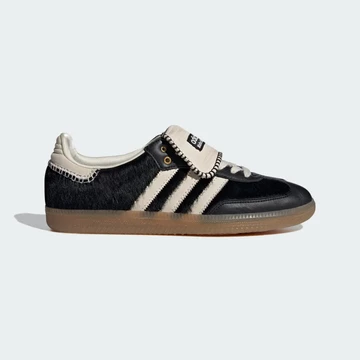 Wales Bonner adidas Samba Black Pony von außenn