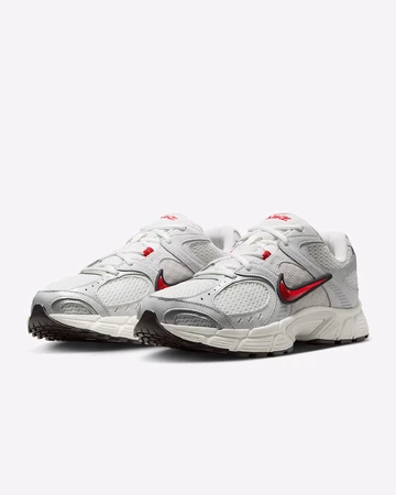 Nike V5 RNR Platinum Tint Fire Red schräg