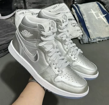 Jordan 1 High Golf Gift Giving In Hand Paar