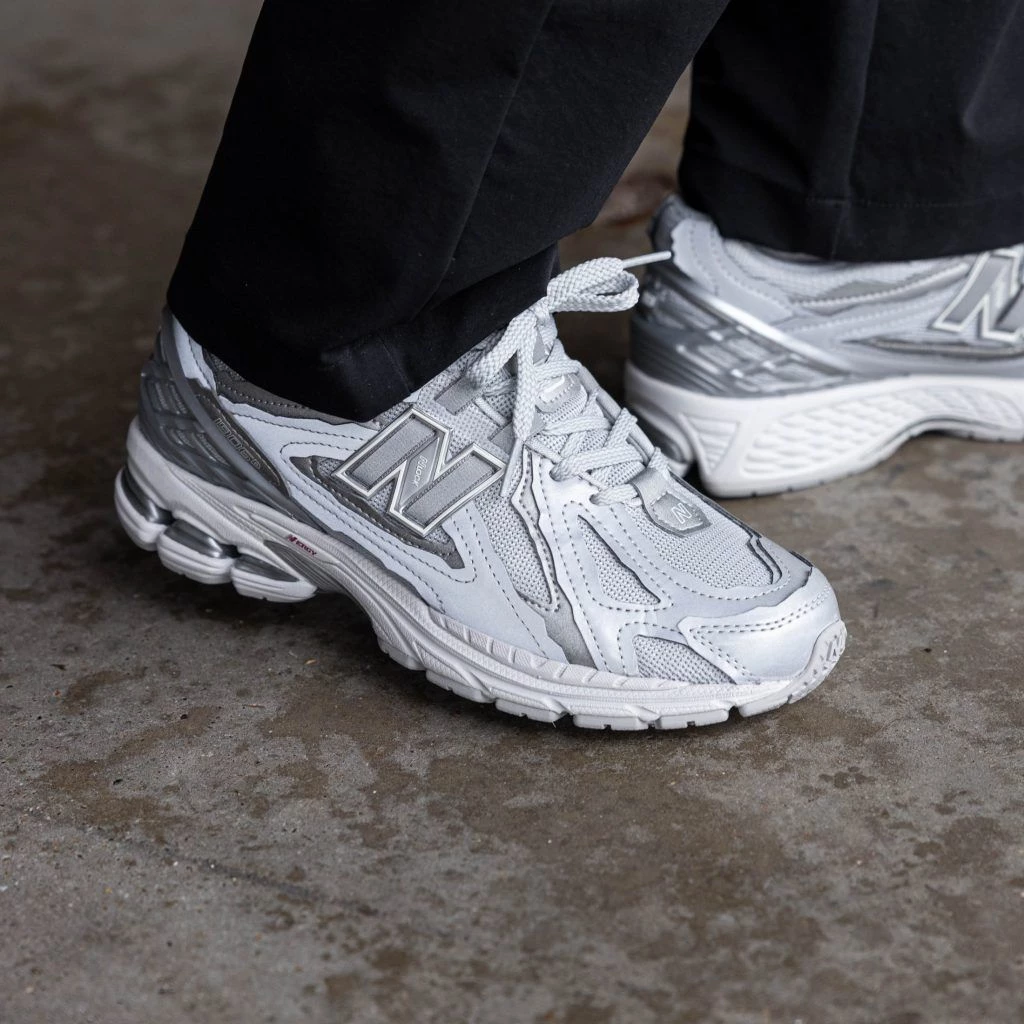 M1906DH New Balance 1906R Protection Pack Metallic Silver
