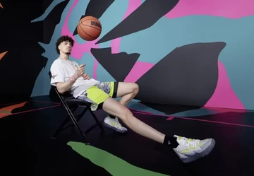 LaMelo Ball Puma MB.03 Chino Hills Lookbook sitzend