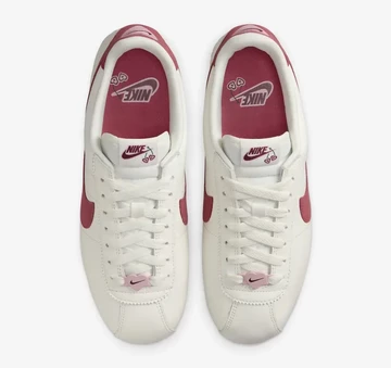 Nike Cortez Valentines Day 2024 von oben