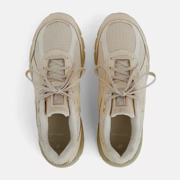 New Balance 990v4 Macadamia Morel Paar von oben