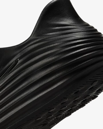 Nike ReactX Rejuven8 Schwarz Ferse Details