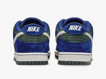 Nike SB Dunk Low Royal Blue Vintage Green Suede von HInten