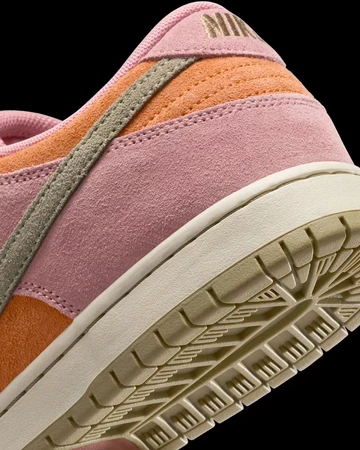 Nike SB Dunk Low Pro Red Stardust Ferse Details