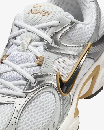 Nike V5 RNR Parachute Beige Detail Mittelfußbereich