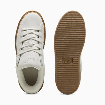 Der weiße Fenty Puma Creeper Phatty aus dem Earth Tone Pack von oben und unten